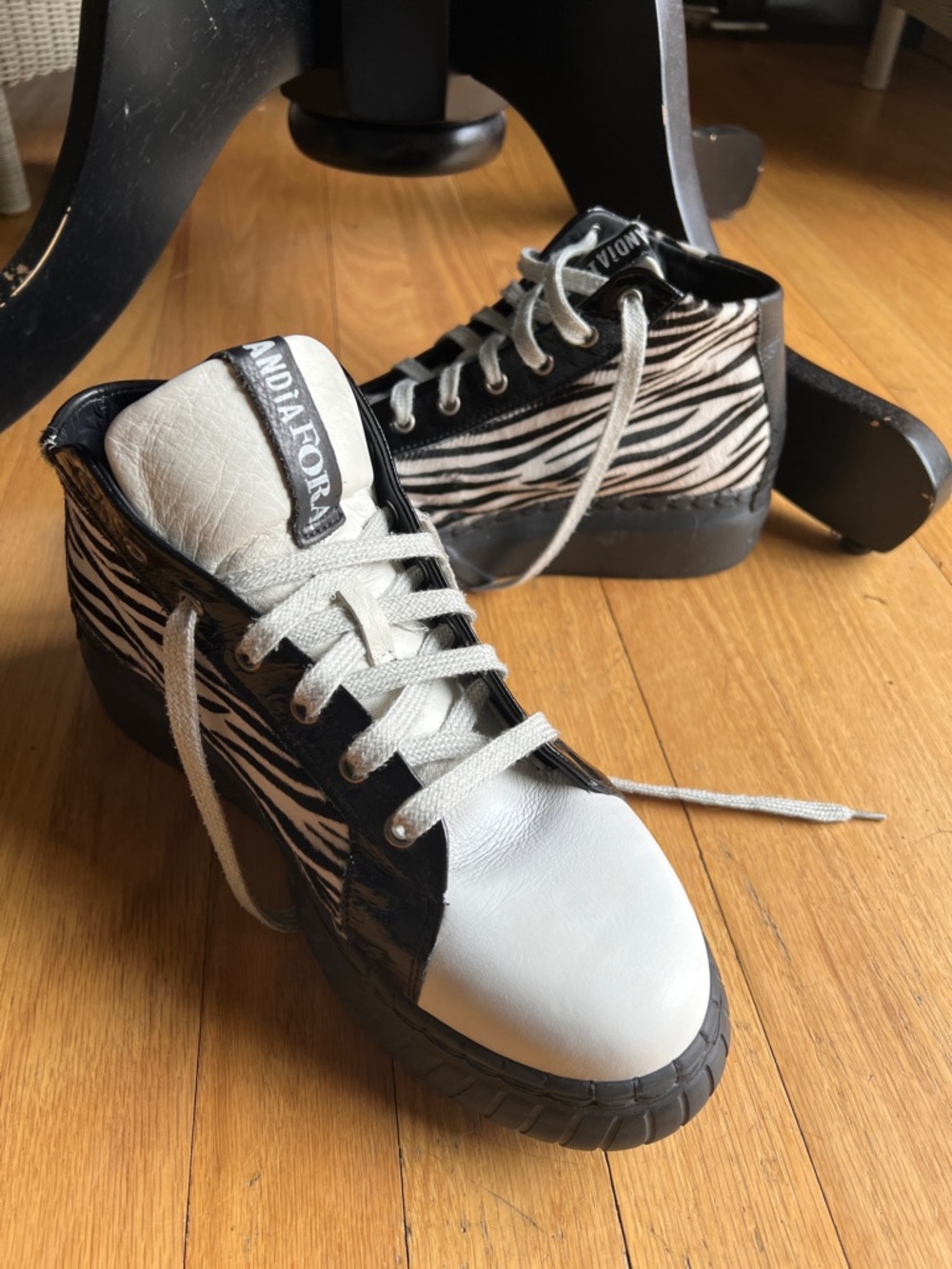 Andía Fora zebra print calf hair high tops 41 uk
10.5 us
